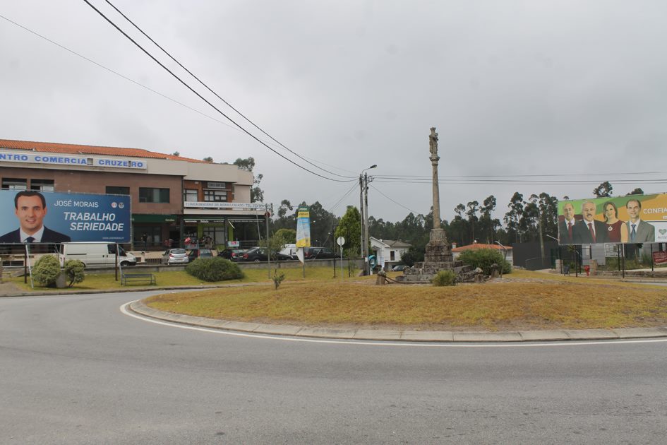 VILA VERDE: Comerciantes de Cervães descontentes com colocação de ‘outdoors’ em frente ao centro comercial