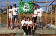 Voluntários da Missão Amar(es) constroem casa em Moçambique e colocam bandeira do concelho