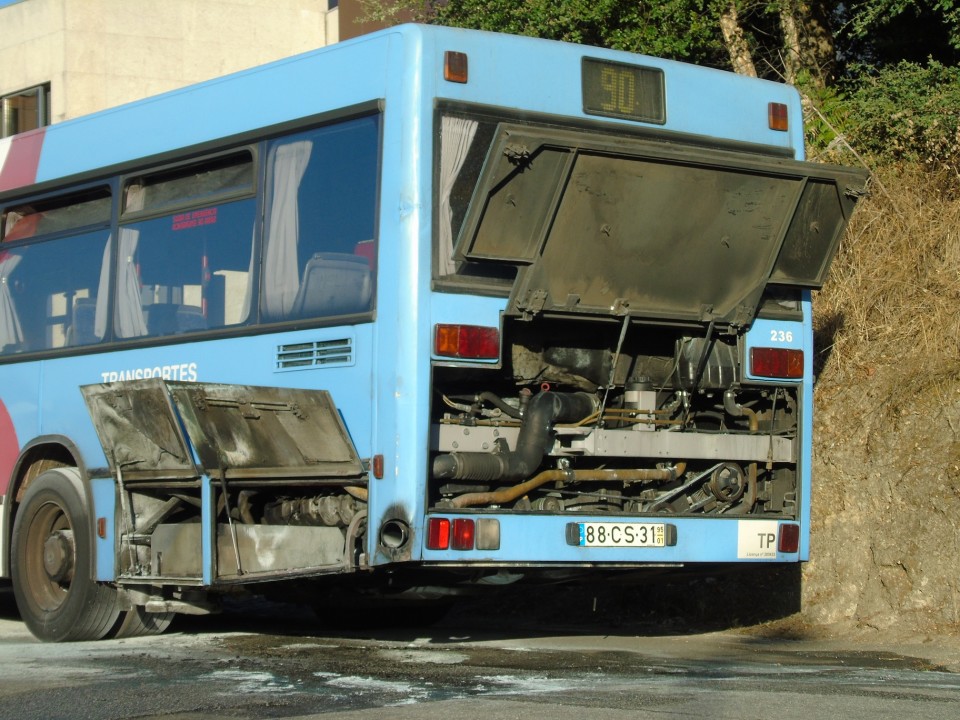 BRAGA: Autocarro dos TUB incendiou-se em Nogueiró