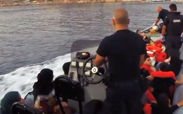 43 migrantes resgatados pela GNR no mar Egeu