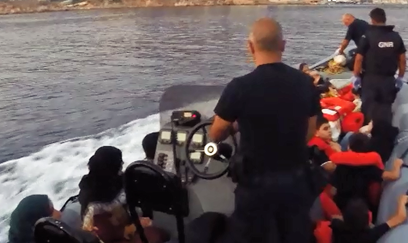 43 migrantes resgatados pela GNR no mar Egeu