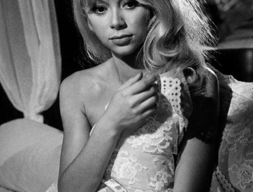 Morreu a actriz francesa Mireille Darc