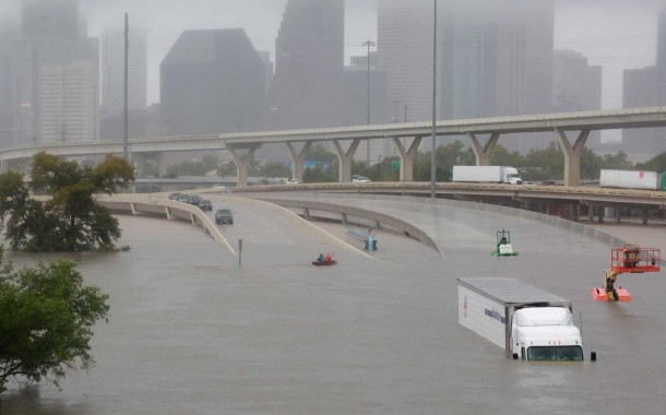 Furacão Harvey: água atinge limite numa das maiores barragens de Houston (EUA)