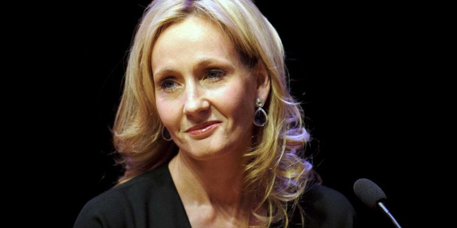 JK Rowling surpreende ao sair em defesa da fã nas redes sociais