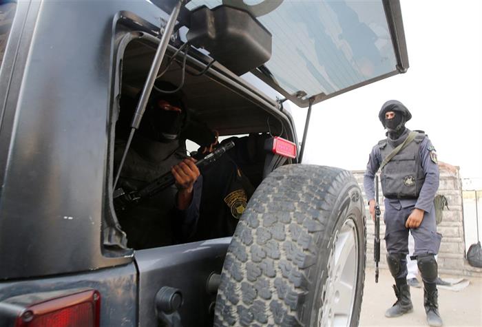 Ataque a coluna policial no Sinai fez pelo menos 18 mortos