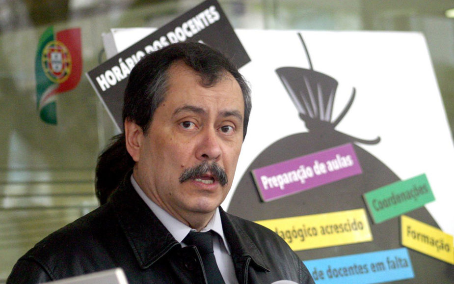 Há milhares de professores por colocar, avisa Fenprof
