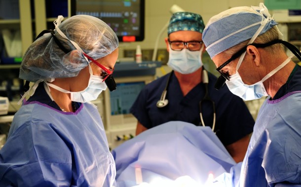 Cirurgião pediátrico americano efectua cirurgias ao vivo no Hospital de Braga para colegas de todo o mundo