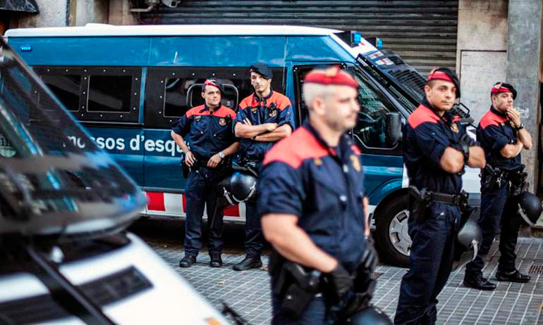 Catalunha: Polícia regional recebe instruções para desalojar e encerrar assembleias no domingo