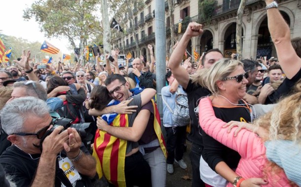 Catalunha declara independência de Espanha, Madrid promete repor a legalidade