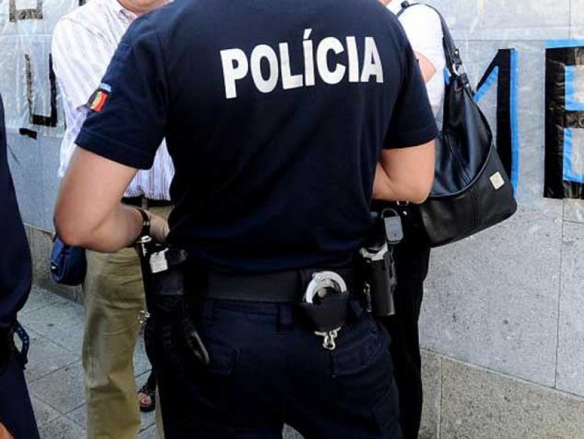 PSP de Braga detém homem na posse de 7 armas de fogo