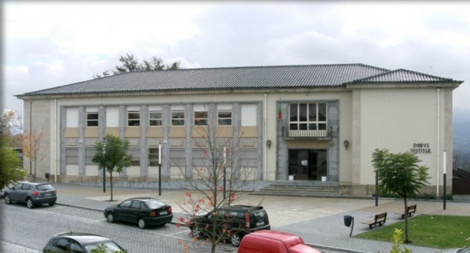Homem que disparou sobre dois vizinhos em Braga é ouvido este sábado no Tribunal de Amares