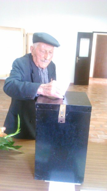 VILA VERDE: Votou com 102 anos, pelo seu próprio pé e sem ajuda