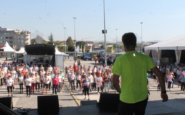 VILA VERDE: Jovens e idosos juntos  na Festas das Colheitas para mega aula intergeracional