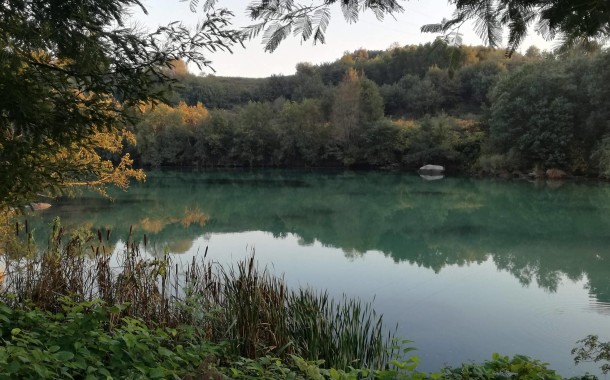 Obras na Barragem de Salamonde podem ser causa da cor verde que pinta o rio Cávado