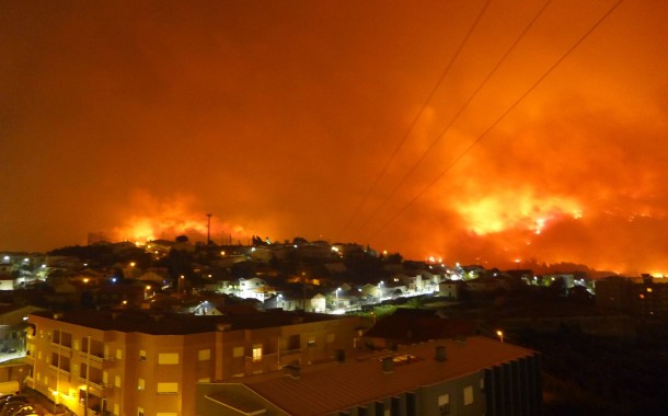 BRAGA: Tempestade de fogo destrói casas, armazéns e deixa rasto de pânico (EM ACTUALIZAÇÃO)