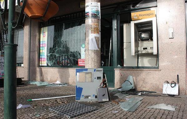 Caixa multibanco assaltada por explosão em Barcelos