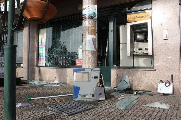 Caixa multibanco assaltada por explosão em Barcelos