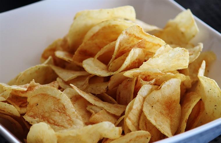 OE 2018 encarece cerveja, flocos de cereais, selo do carro e introduz ‘imposto da batata frita’