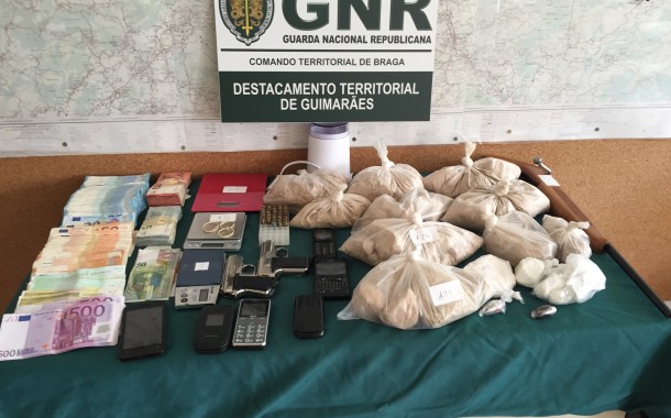 GNR de Guimarães detém três homens na posse de mais de 15 mil doses de droga