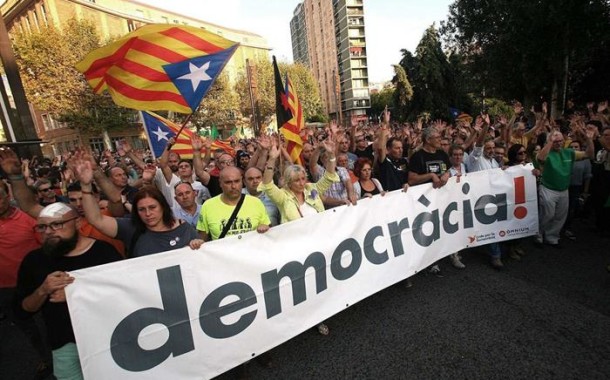 Partidos catalães querem declarar independência na próxima segunda-feira e acusam Rei de “incendiar” a região