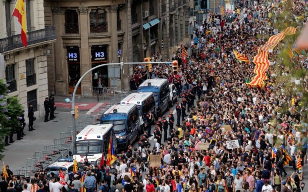 300 mil pessoas nas ruas de Barcelona contra 