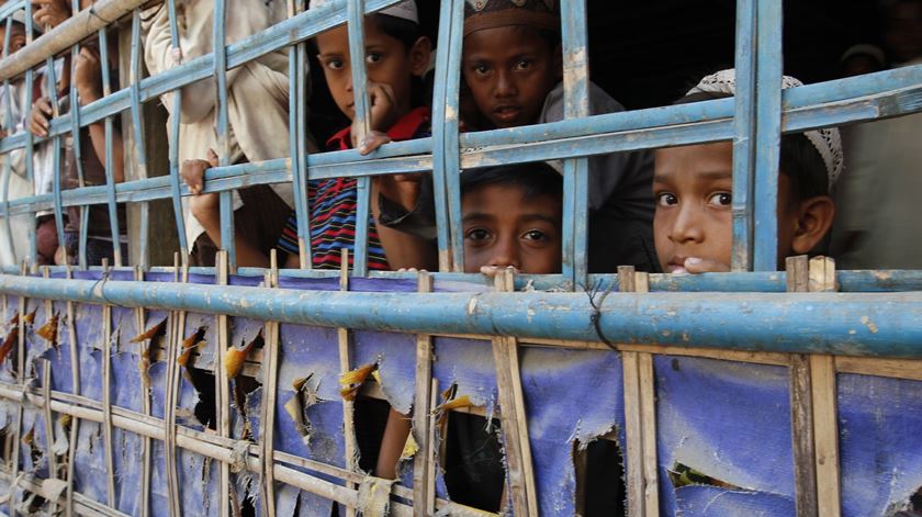 BIRMÂNIA: Tratamento dos Rohingya equivale a apartheid, acusa Amnistia Internacional