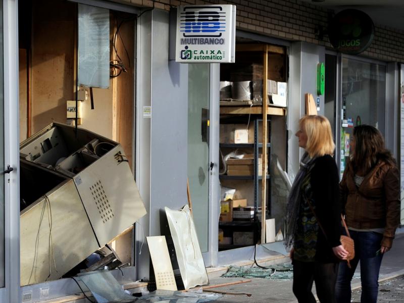 Assalto a multibanco por explosão destrói dependência bancária de Famalicão