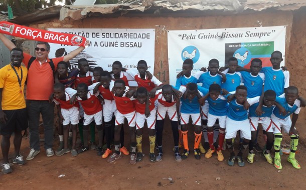 Associação minhota cria escola de futebol infantil em Bissauzinho (Guiné) que joga com as cores do SP Braga