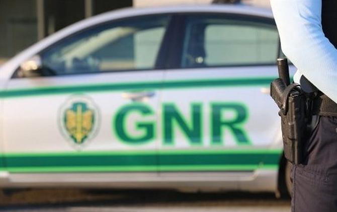 CRIME: GNR de Guimarães detém burlão que se fazia passar por enfermeiro do INEM