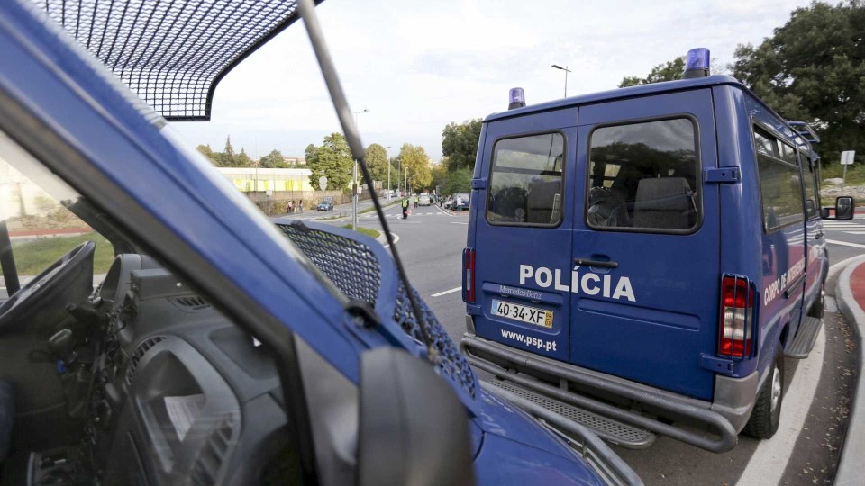 Operação da PSP junto de escolas de Braga resulta na detenção de jovem e apreensão de haxixe