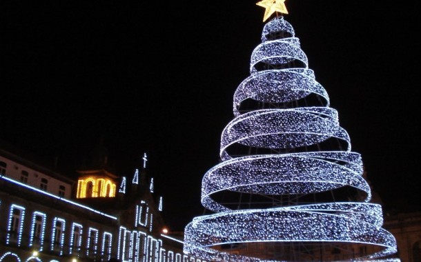 Braga ilumina Natal esta sexta-feira com árvore e estrela gigantes