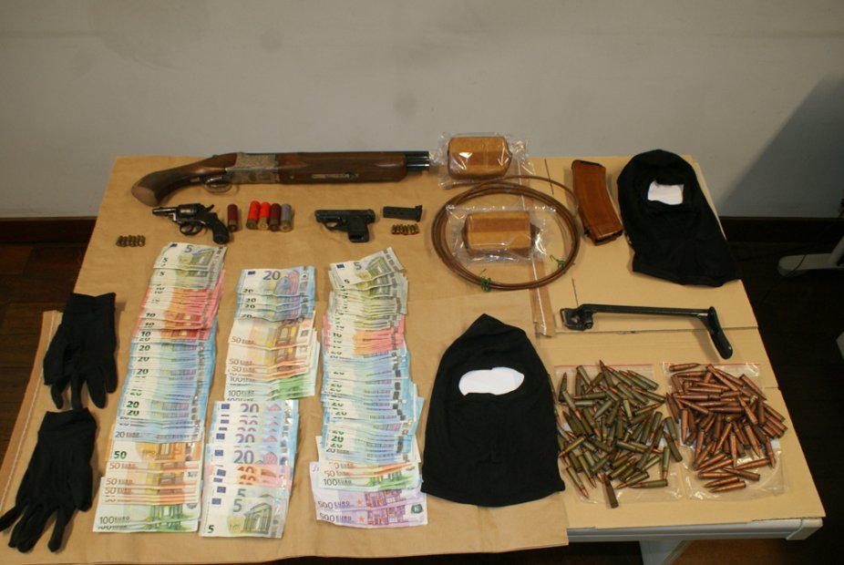 Assaltantes do Montepio Geral de Palmeira (Braga) presos pela PJ tinham explosivos