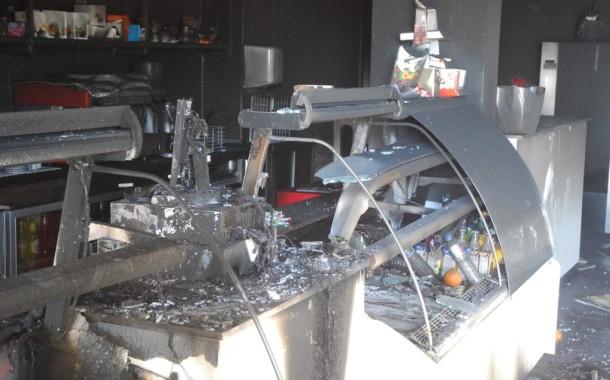 VILA DE PRADO: Assaltantes cortam dedo a proprietário e incendeiam café