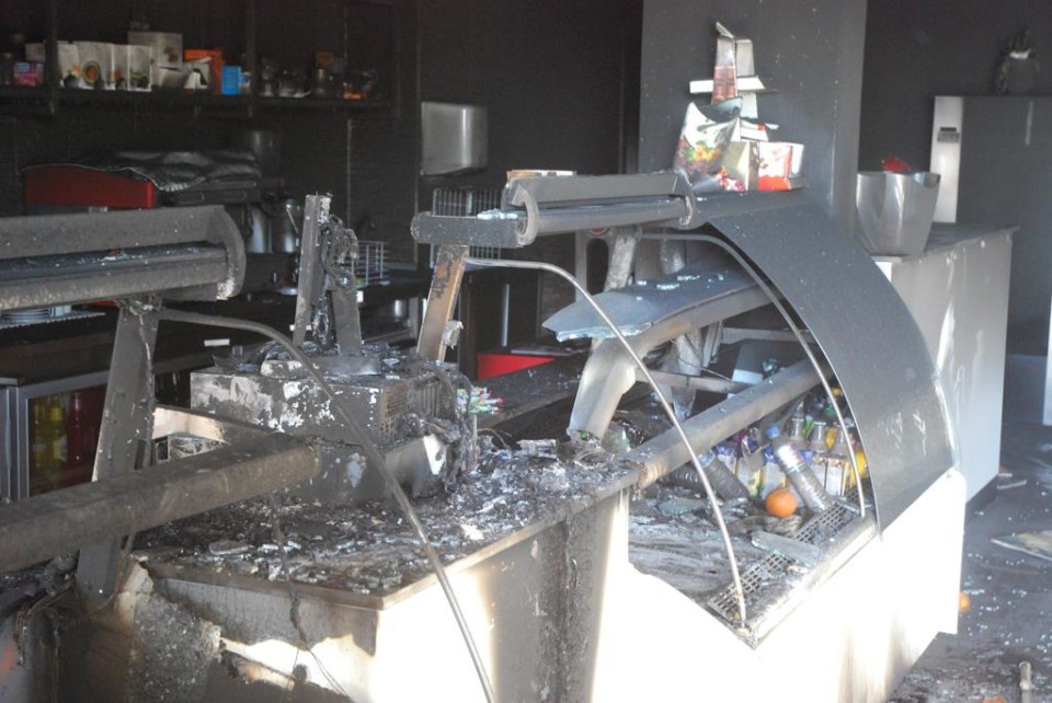 VILA DE PRADO: Assaltantes cortam dedo a proprietário e incendeiam café