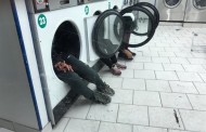 Paris: Imigrantes usam máquinas de lavar para escaparem ao frio