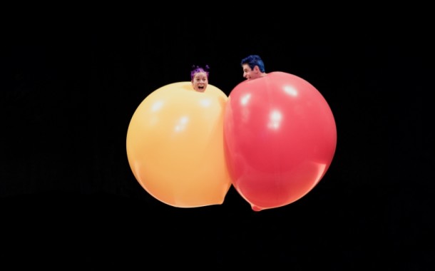 Companhia Acrabuffos de Nova Iorque apresenta em exclusivo nacional no Theatro Circo ‘Air Play’ (14 a 17 DEZ)