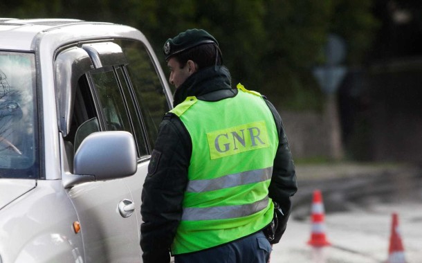 GNR: Mais de uma centena de acidentes em 12 horas provoca um morto e um ferido graves