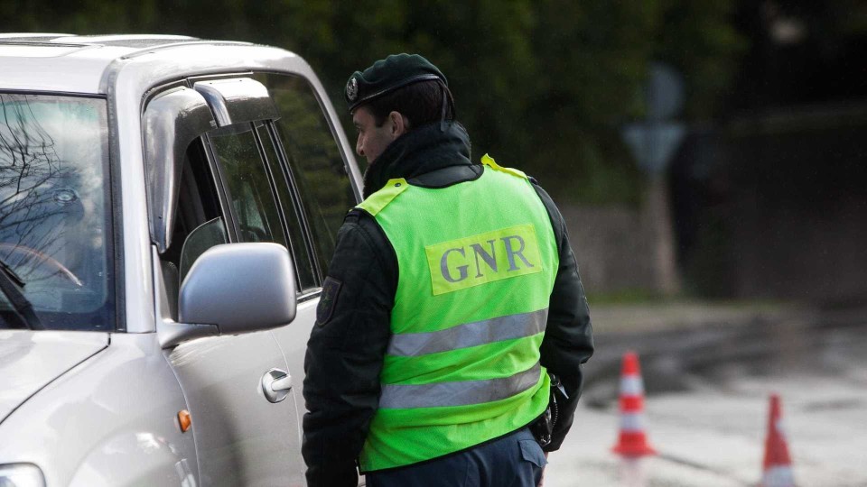 GNR: Mais de uma centena de acidentes em 12 horas provoca um morto e um ferido graves