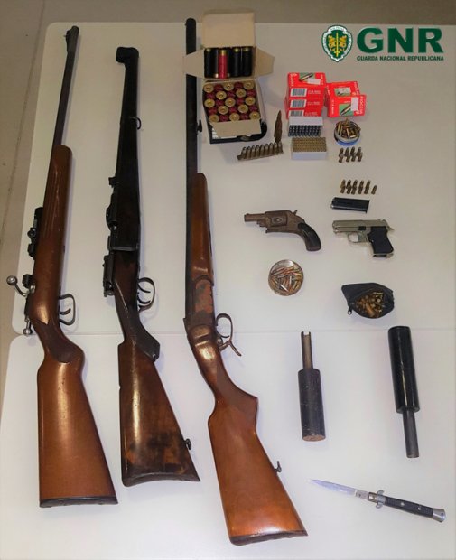 GNR apreende armas de fogo em Barcelos e detém dois homens