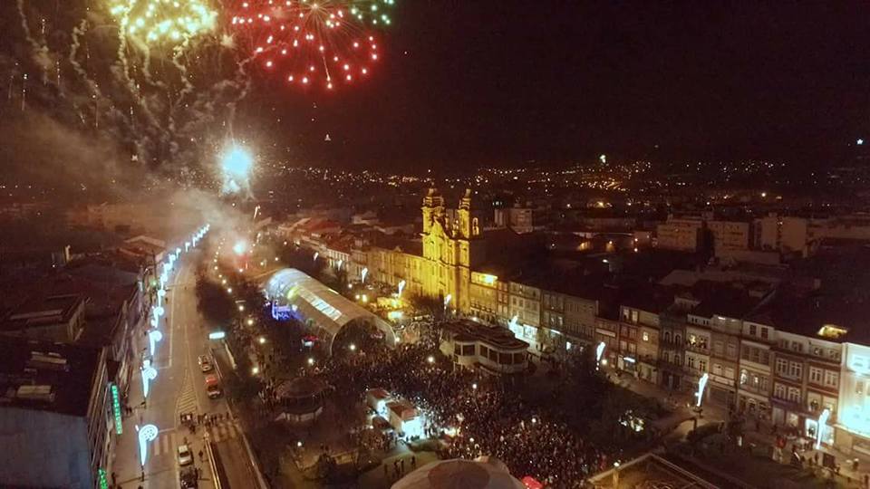 Passagem de ano em Braga junta milhares em noite de cor e muita animação