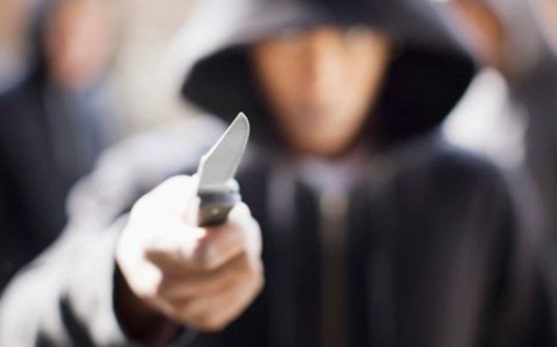 Jovem detido em Guimarães por ameaçar mãe com faca na presença da Polícia