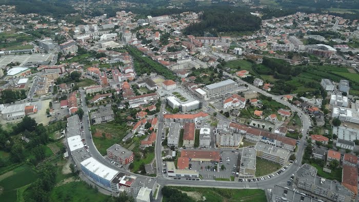 Vila Verde e Terras de Bouro entre os 222 municípios que reduzem IMI em 2018 a famílias com filhos.