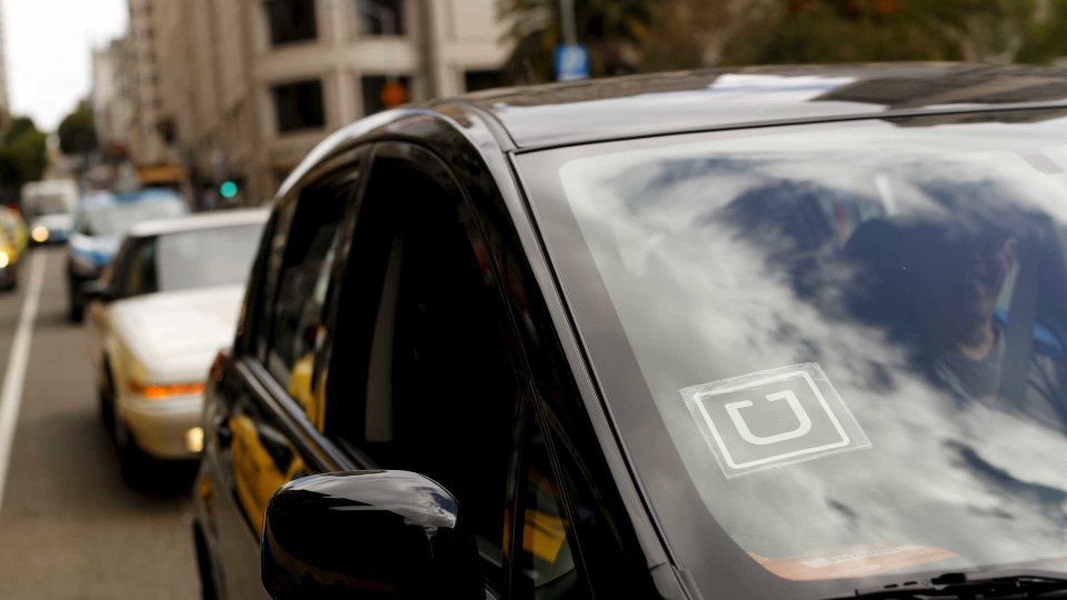Câmara de Braga não pode impedir actuação da Uber, diz Rio; Taxistas ameaçam com tribunal