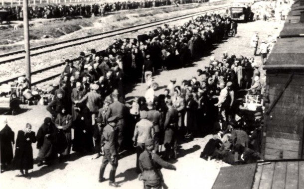 Polónia aprova lei que criminaliza discurso sobre o Holocausto