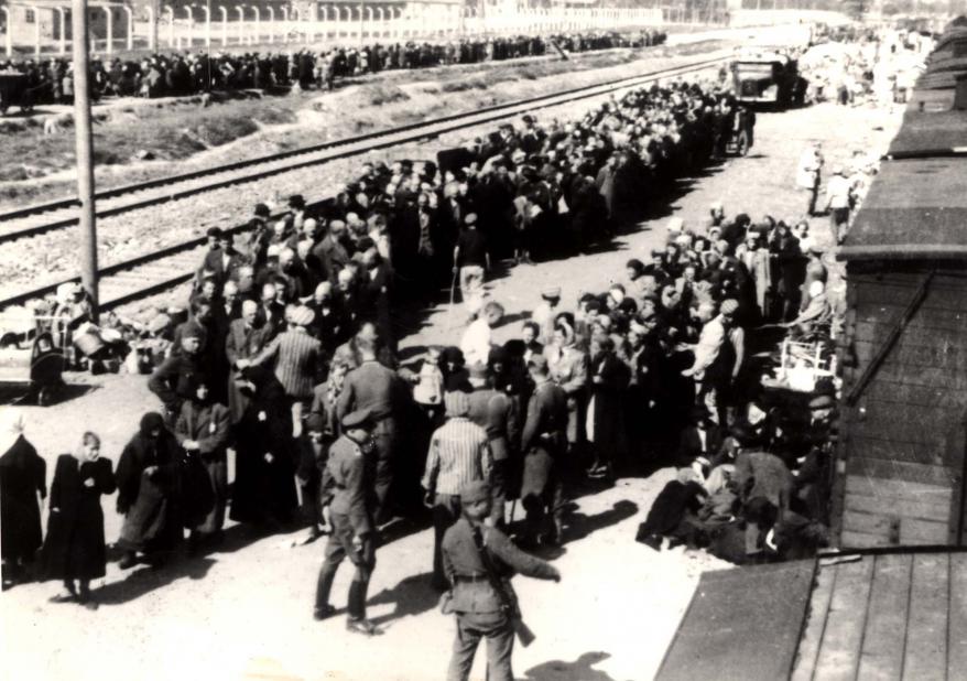 Polónia aprova lei que criminaliza discurso sobre o Holocausto