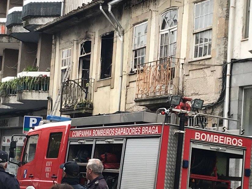 BRAGA: Idosa salva de casa em chamas por três militares da GNR