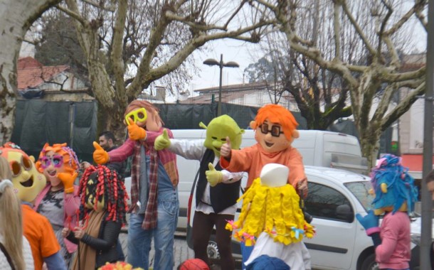 VILA VERDE: Misericórdia leva 400 foliões a desfile de Carnaval