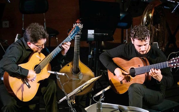 Guitarristas Artur Caldeira e Daniel Paredes no palco do Festival de Guitarra de Braga (23 FEV)