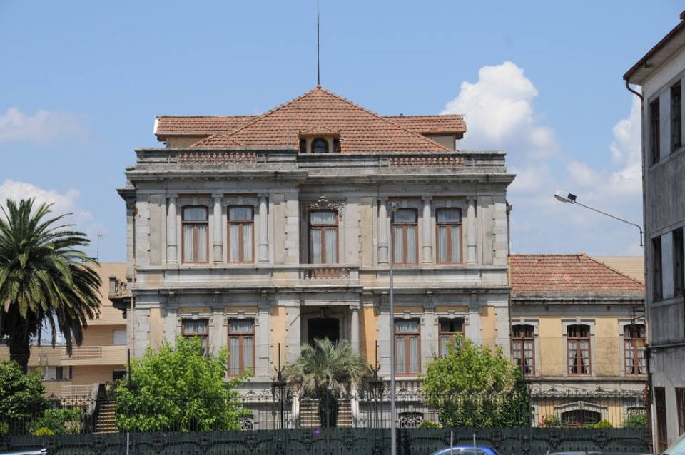 Câmara de Braga atribui ‘interesse municipal’ ao palacete Júlio de Lima e ao Prédio Coutinho