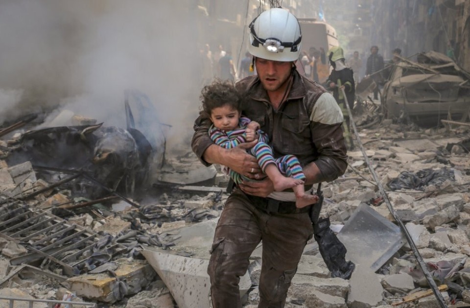 Síria: 'Capacetes brancos' comparam bombas em Ghouta a 